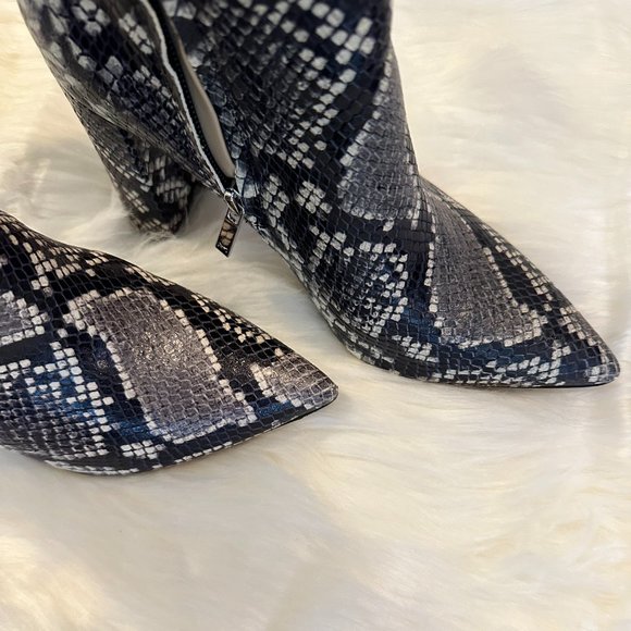 Marc Fisher / Pointed Toe Boot Snake Skin / Size 8 - Picture 5 of 7